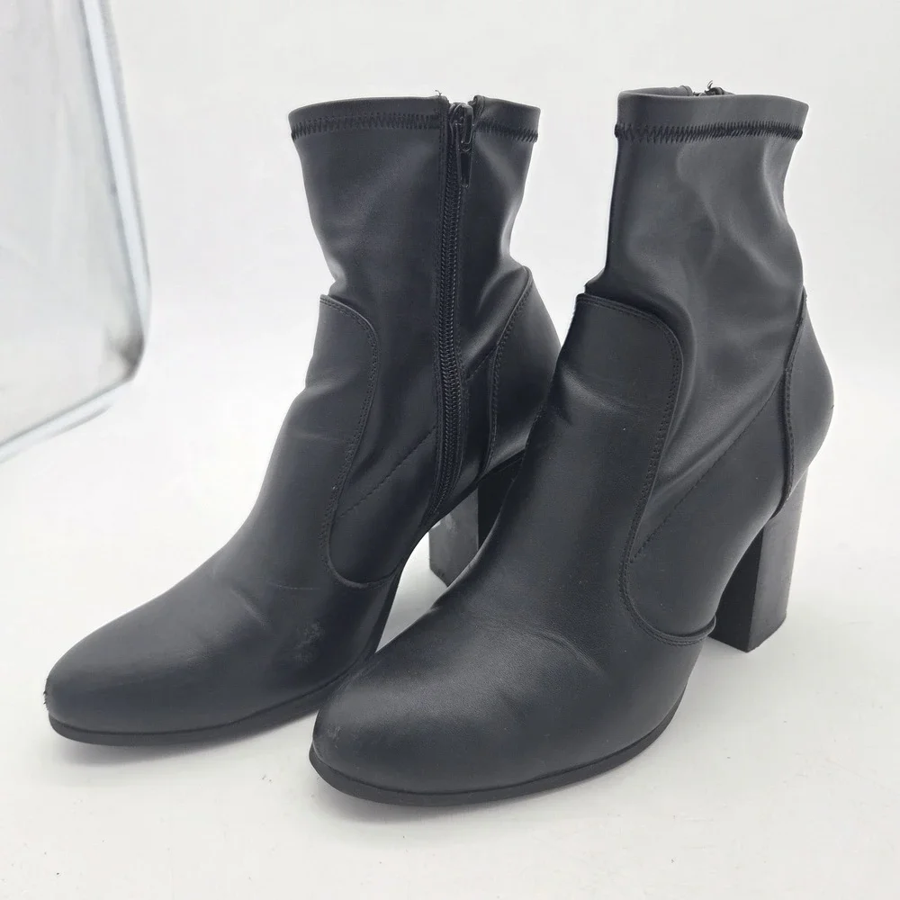 Forever 21 ankle Leather women booties Black size 7 4